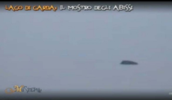 UN BIMBO E SUA MAMMA DENUNCIANO SUL WEB: ''ABBIAMO VISTO UN MOSTRO NEL LAGO DI GARDA'' - VIDEO SHOCK - 04/11/2013