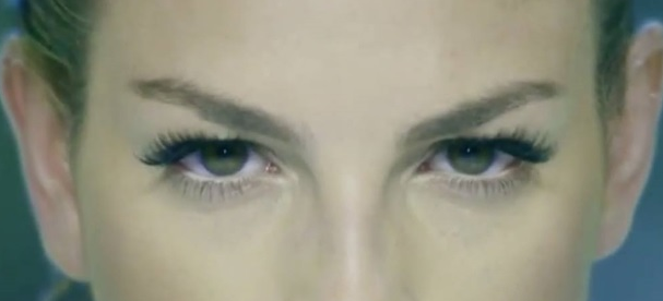 EMMA SHOCK, LE AUGURANO LA MORTE E LEI RISPONDE COSI' - 18/11/2015