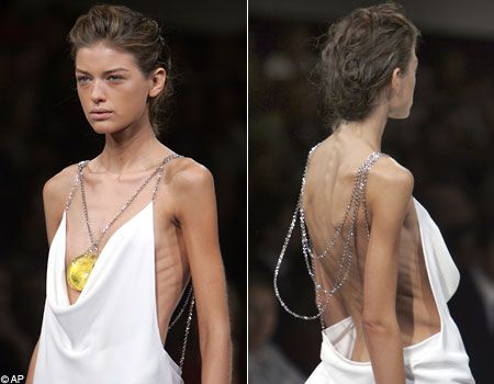 'LE MODELLE MANGIANO STOFFA PER NON INGRASSARE', EDITOR DI VOGUE CHOC - FOTO - 07/04/2013