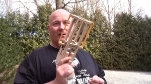 Applicatore di preservativi… a fionda - IL VIDEO FA IL GIRO DEL WEB - 02/05/2013