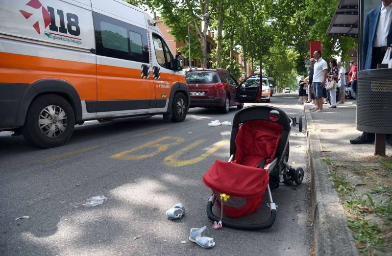 MAMMA E FIGLIA DI 23 MESI FALCIATE SULLE STRISCE PEDONALI: ECCO COSA E' ACCADUTO - 09/06/2015