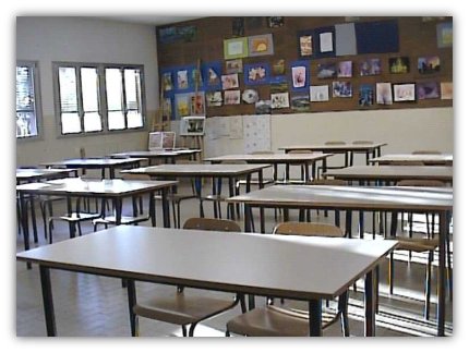 TOP 6 FOTO PIU' ASSURDE CHE LE RAGAZZE SI FANNO A SCUOLA - 17/11/2013