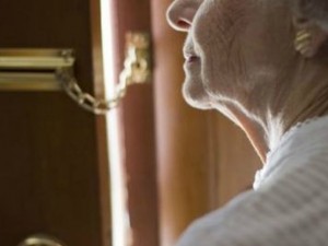 ROMA - DENUCIATA NONNA-PUSHER DI 80 ANNI - SPACCIAVA LA DROGA DALLA FINESTRA - 14/11/2013
