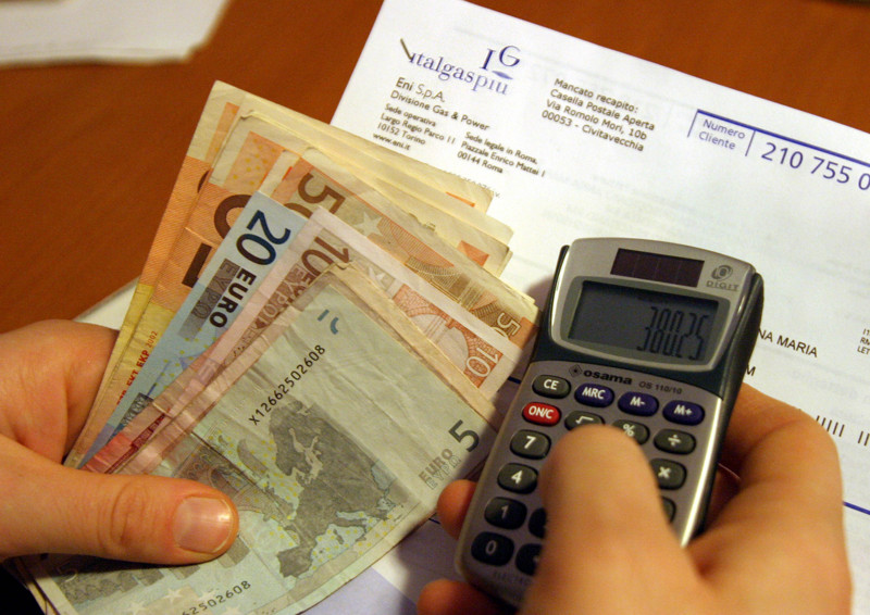 L'ultima trovata del governo: l'aumento dell'Iva anche nelle vecchie bollette - 03/10/2013
