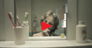 LO SPECCHIO CHE TI MOSTRA COME INVECCHI. IL VIDEO FA IL GIRO DEL WEB - 07/01/2014