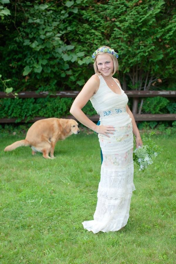 QUESTA DONNA CHIEDE DI TOGLIERE IL CANE DALLO SFONDO E IL WEB L'ACCONTENTA IN UN MODO DAVVERO ESILARANTE - 10/05/2016