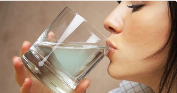 DIETA DELL'ACQUA: I 10 CONSIGLI INFALLIBILI PER PERDERE 4 KG IN UNA SETTIMANA - 21/06/2016