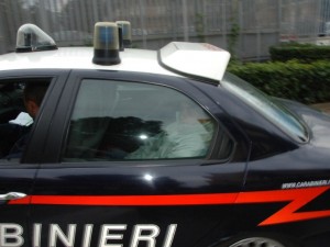 RUBA PER FAME: ARRESTATA. I CARABINIERI FANNO LA COLLETTA PER AIUTARLA - 17/05/2013