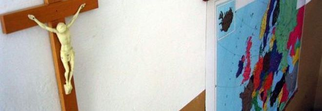 ELETTORE SI RIFIUTA DI VOTARE SE NON TOLGONO IL CROCIFISSO - 24/05/2014