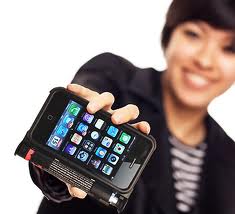 Iphone, basta una cover per trasformarlo in un'arma. Non ci credete? Ecco il VIDEO - 22/09/2013