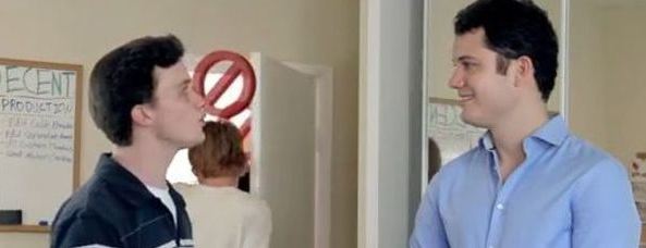 ECCO COME SAREBBE FACEBOOK NELLA VITA REALE - IL VIDEO SPOPOLA SUL WEB - 21/05/2013