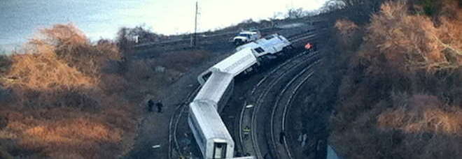 NEW YORK, DERAGLIA LA METRO NEL BRONX. ''125 POMPIERI SUL POSTO'' - 01/12/2013
