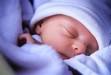 La bambina ha la febbre, la mette nel freezer - 29/04/2013