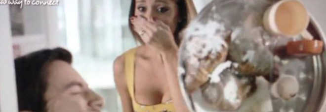 BELEN RODRIGUEZ INFURIATA SU FACEBOOK: ''ECCO IL CAMERIERE CHE HO TRAVOLTO!'' - FOTO - 08/11/2013