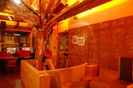 ECCO IL LOCALE ANTI-CRISI, DOVE IL CIBO E LE BIBITE TE LE PORTI DA CASA - 30/07/2014