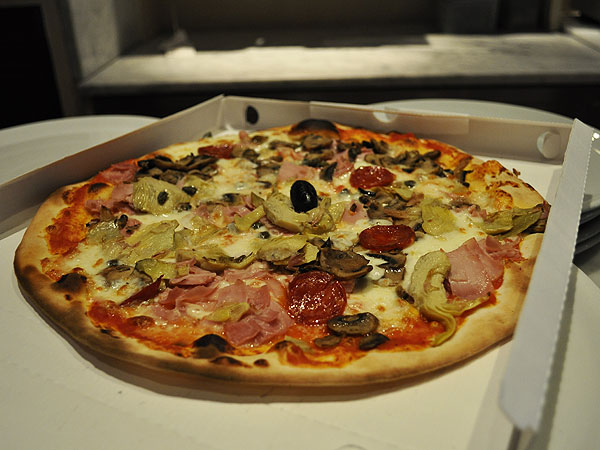LA PIZZA D'ASPORTO FA MALE, ECCO QUALI DANNI SI NASCONDONO - LEGGI - 21/03/2013