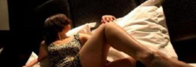 CASALINGHE FANNO L'AMORE CON RAGAZZINI 14ENNI: ARRESTATE. ''LI ADESCAVANO SU FACEBOOK'' - 08/11/2013