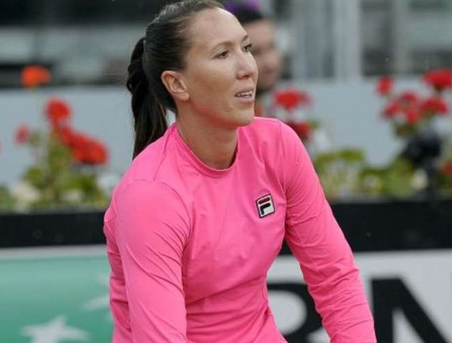 SIPARIETTO HOT AGLI INTERNAZIONALI: LA RACCHETTA 'SPARISCE' SOTTO LA GONNA - 17/05/2014