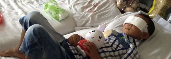 CHOC: ZIA CAVA GLI OCCHI AL NIPOTE DI SEI ANNI E LO ABBANDONA, POI SI SUICIDA - FOTO - 04/09/2013